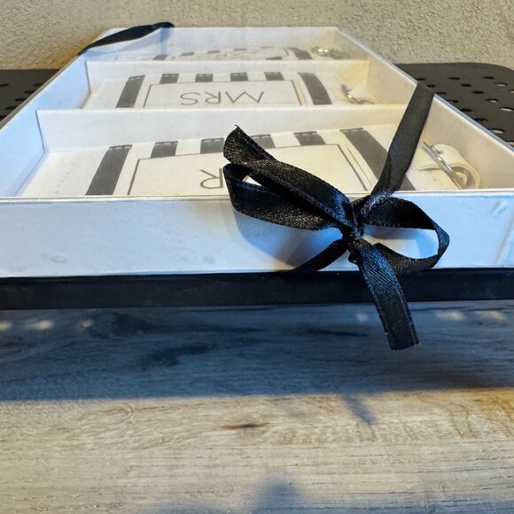 Francesca's Newlywed Luggage Tags. 3 Black & White Tags (Mr, Mrs, More Mrs) New - Picture 6 of 6